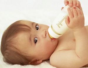 宝宝脸上有白斑是吃维生素吃的吗